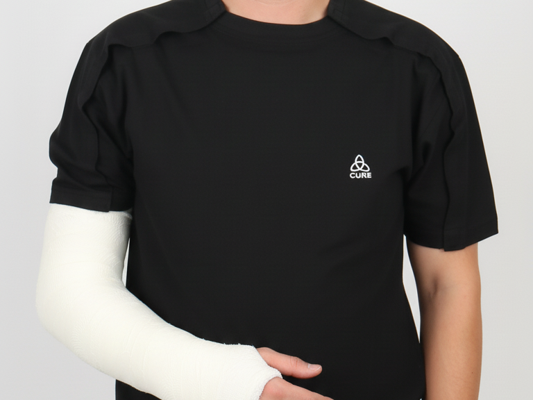 How to Dress with a Broken Arm? Practical Solutions and Tips