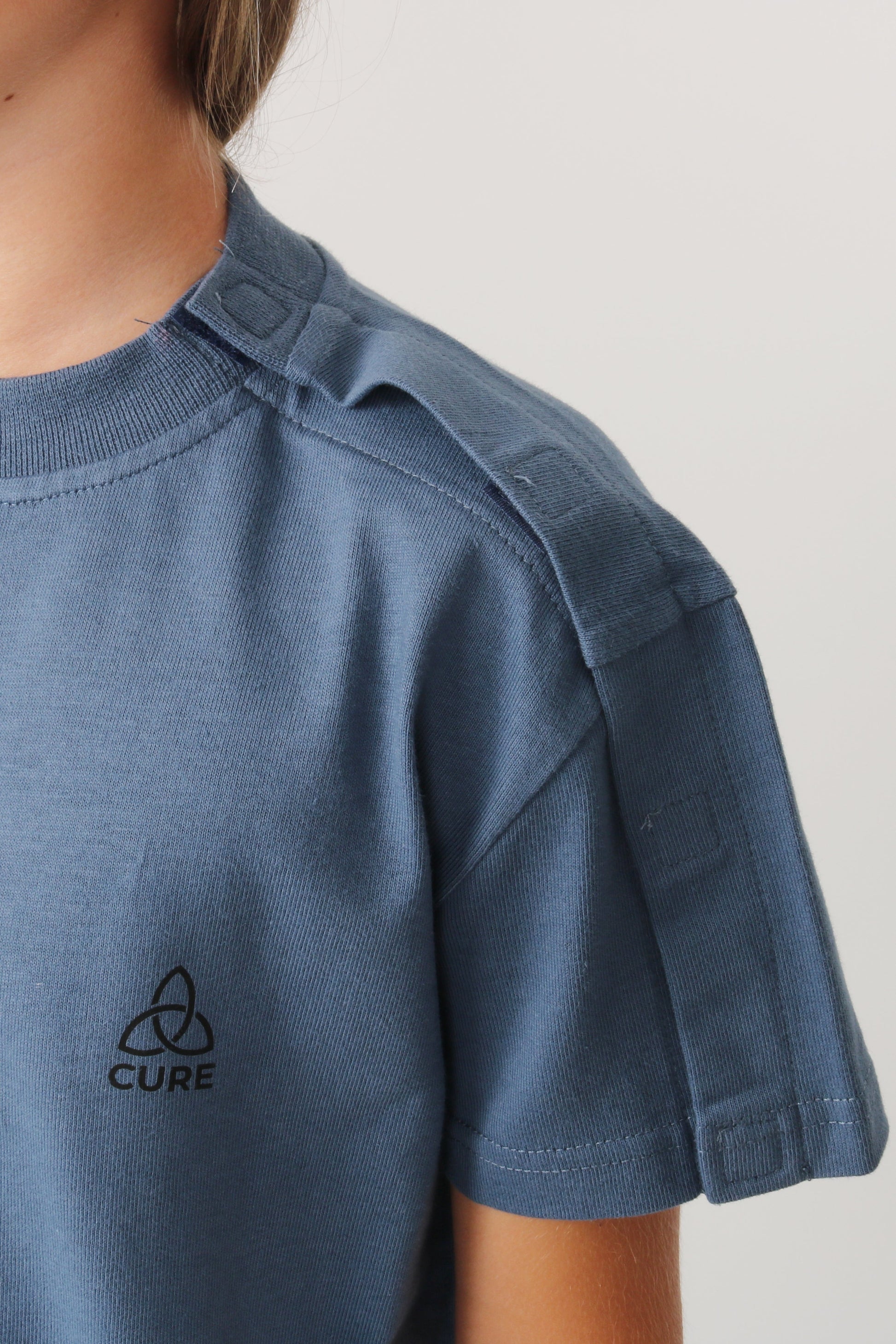 ComfortCure® Adaptive Kids’ Broken Arm Recovery Tee